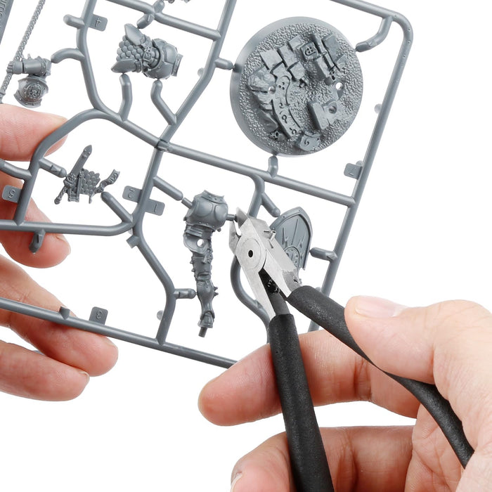 Sharp pointed blade makes it easier to remove smaller plastic parts from modeling kits.